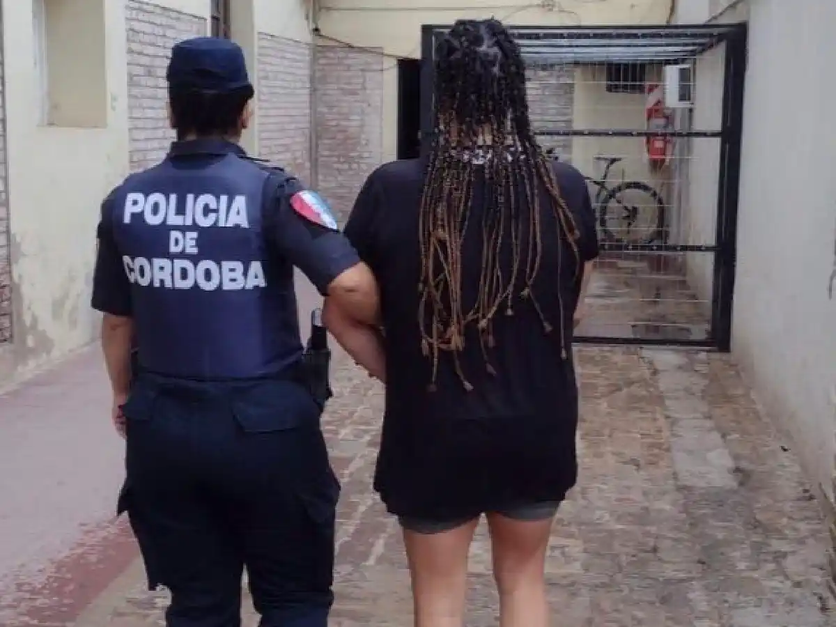  Quedó detenida por intentar comparar un celular a nombre de otra persona 