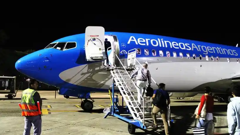 Hay vuelos con normalidad luego de que aeronáuticos levantaran el paro