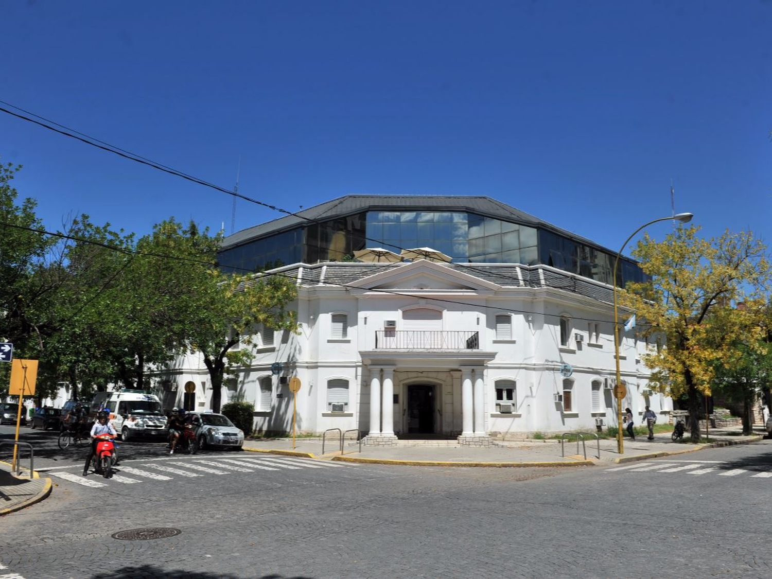 Aislaron a instrumentadores quirúrgicos y enfermeras que trabajaron junto a Elkin
