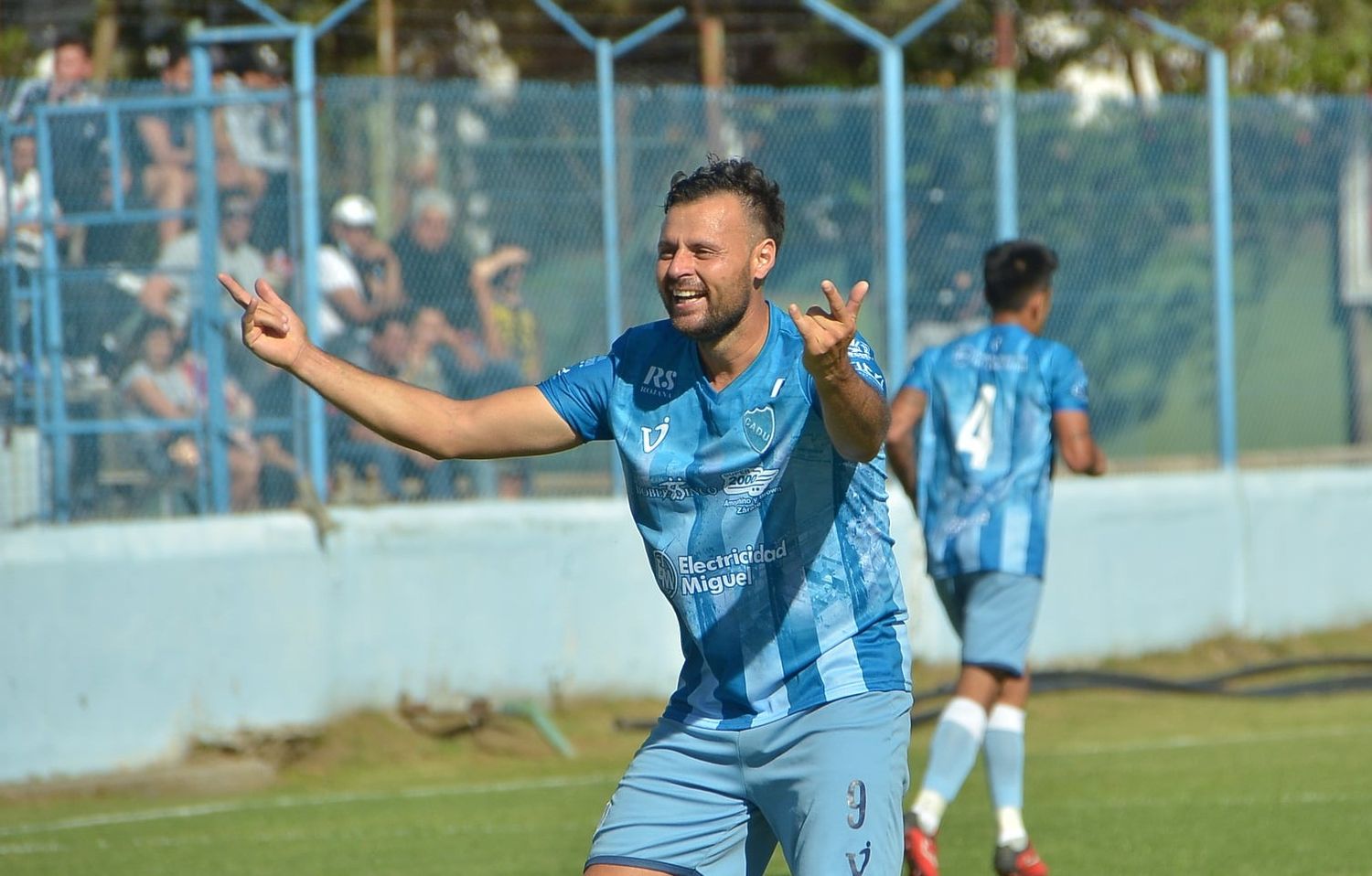 De la mano de “Piti” Gómez CADU ganó y clasificó al reducido por el ascenso a la Primera Nacional