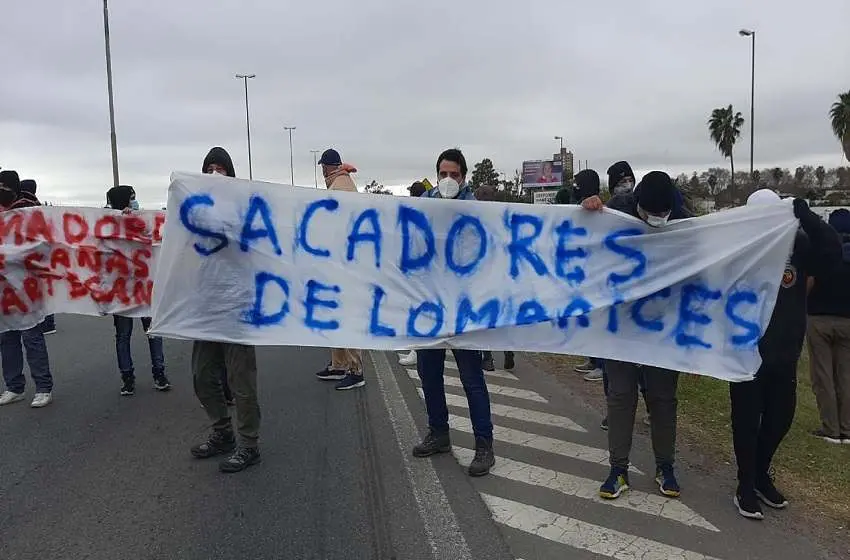 Representantes del sector náutico cortan otra vez el puente Rosario-Victoria en reclamo de la vuelta a la actividad