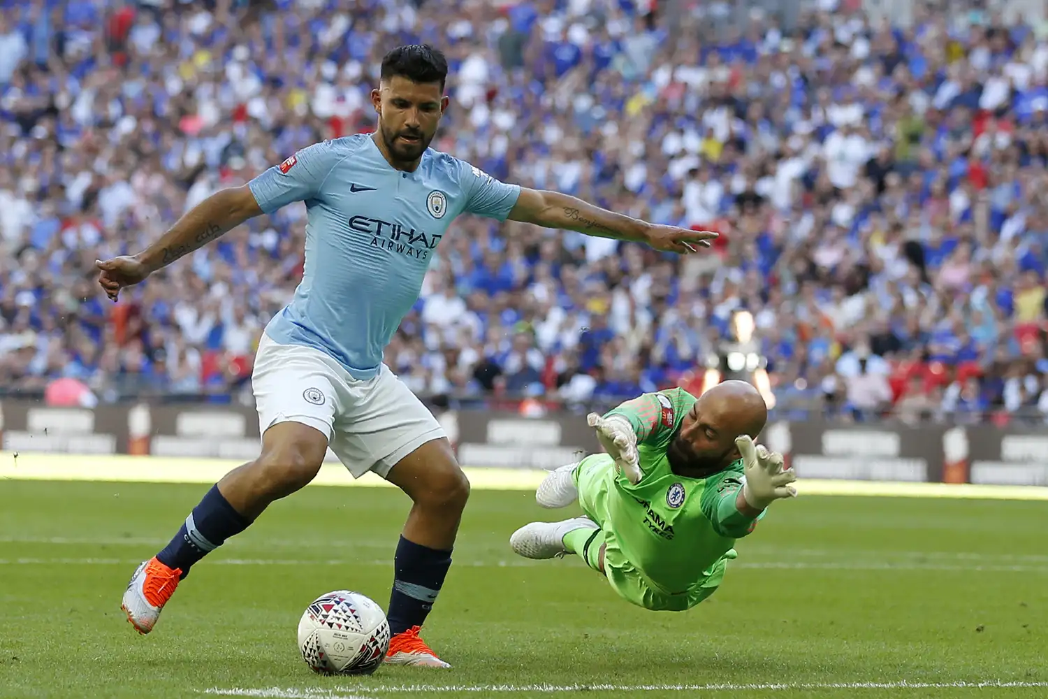 Dos goles de Agüero en la consagración del City