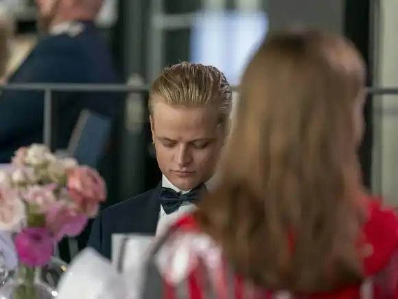 Acusan de cuatro violaciones al hijo mayor de la princesa Mette-Marit de Noruega