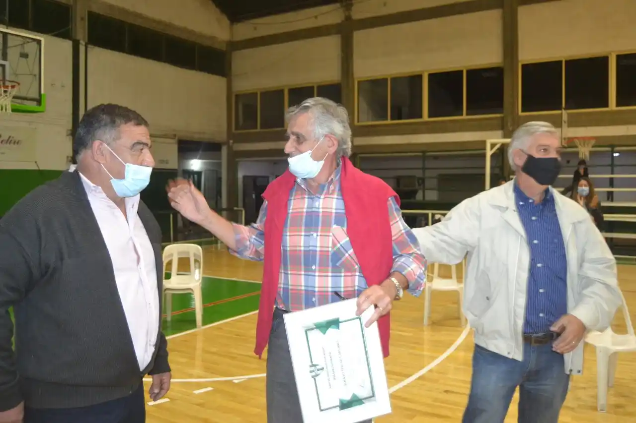 Oscar Capurro: el nombre del estadio de básquet de Bancario