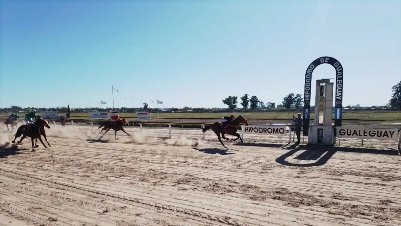 Gran jornada hípica en Gualeguay: 13 carreras y un hipódromo colmado