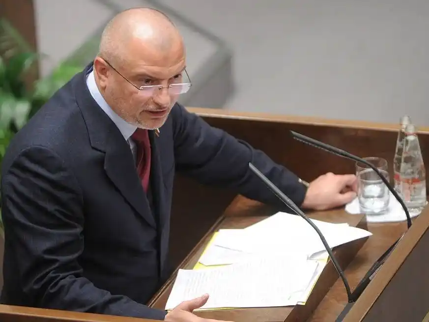 El senador ruso Andréi Klishas acusó a Ucrania de estar detrás de la voladura.