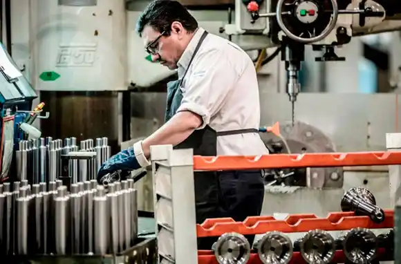 Trabajadores informales ya pueden contratar colaboradores: “Esto trae una zona gris”