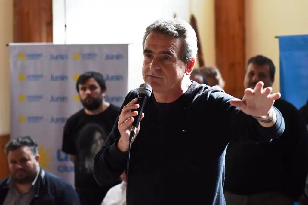 Desde la cuarta sección, Rossi pidió a Macri que el acuerdo con el FMI pase por el Congreso