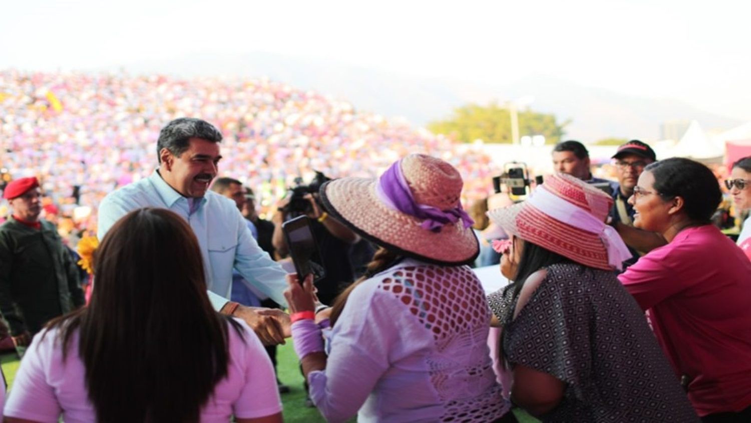 Maduro anunció que integrará a todos los GRUPOS FEMINISTAS del país en un gran movimiento social
