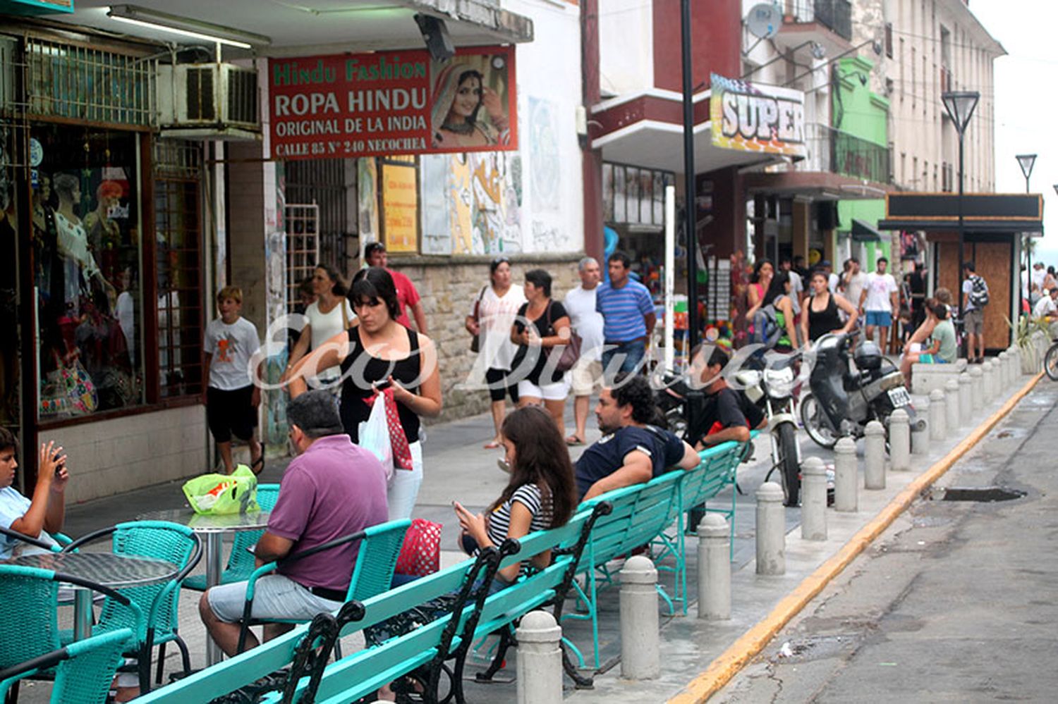 Comerciantes notan menos turistas y escaso poder adquisitivo