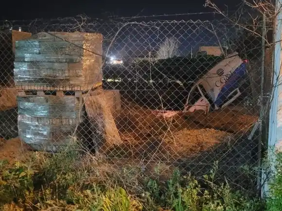 Imputaron a los dos delincuentes que robaron una ambulancia y la incrustaron en una pileta en Funes