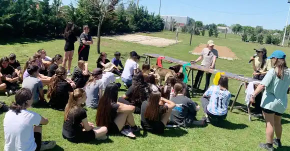 Más de 530 instituciones educativas trabajan en el trayecto de socialización del curso Conectando Saberes