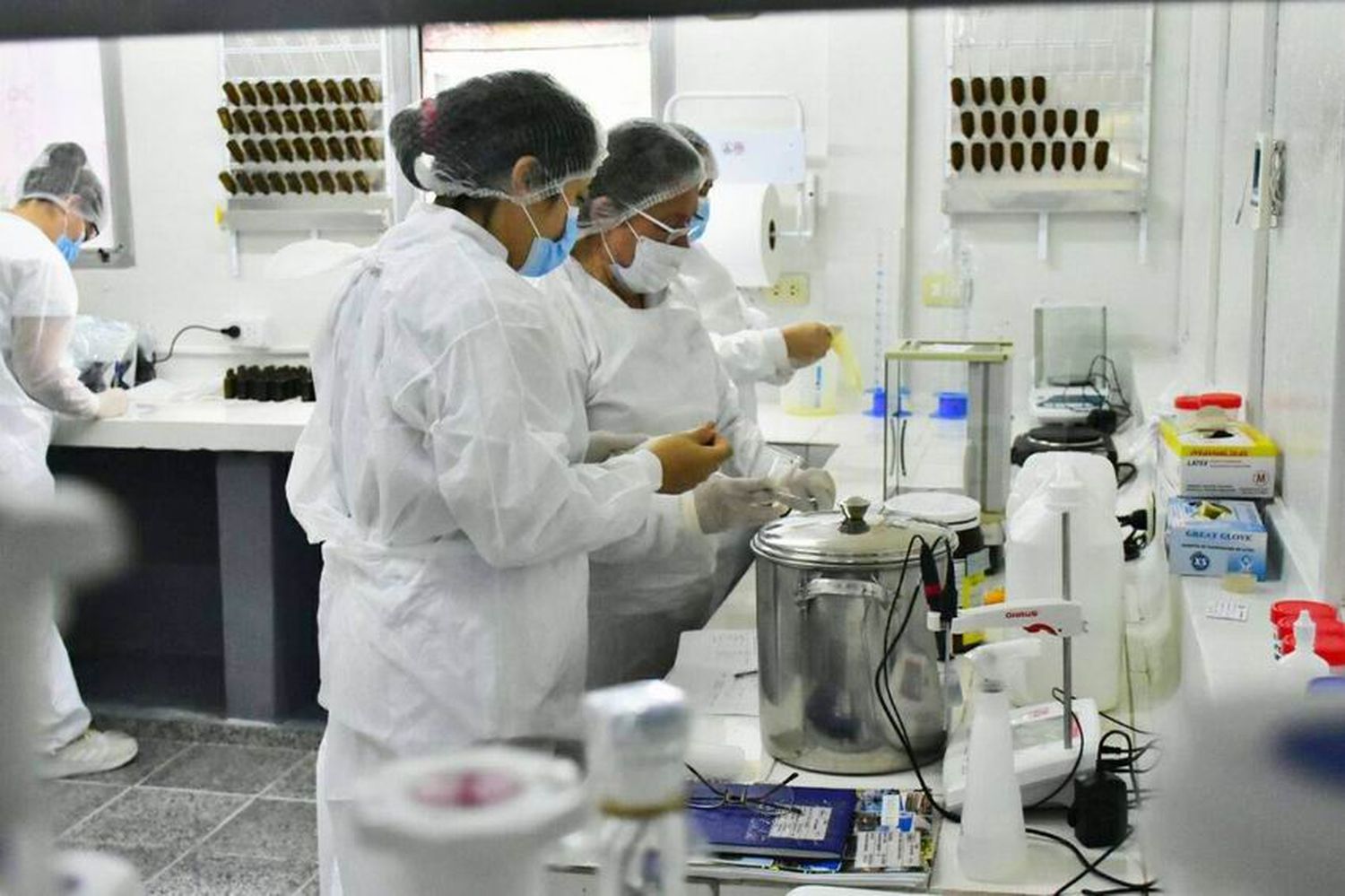 Laformed sigue produciendo 
medicamentos e insumos sanitarios