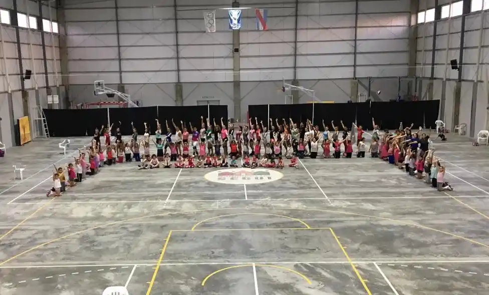 Los integrantes de Patín artístico se preparan para la gran exhibición