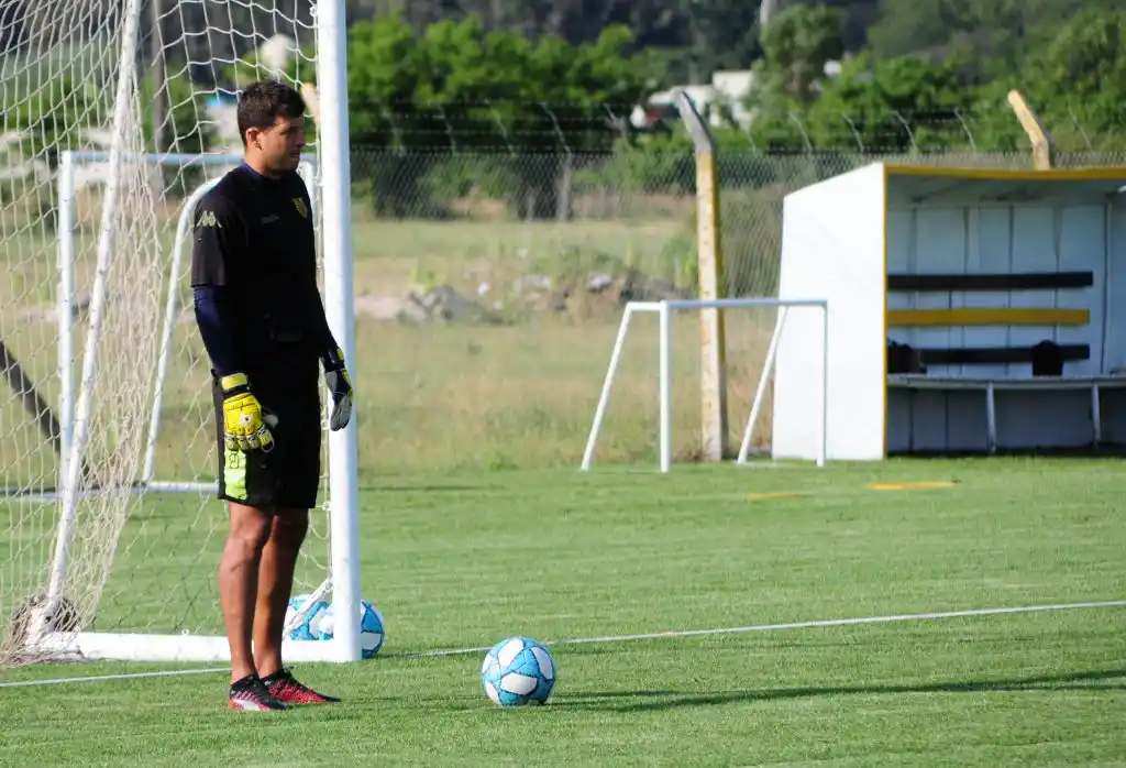 Santamarina rearmó su calendario de amistosos
