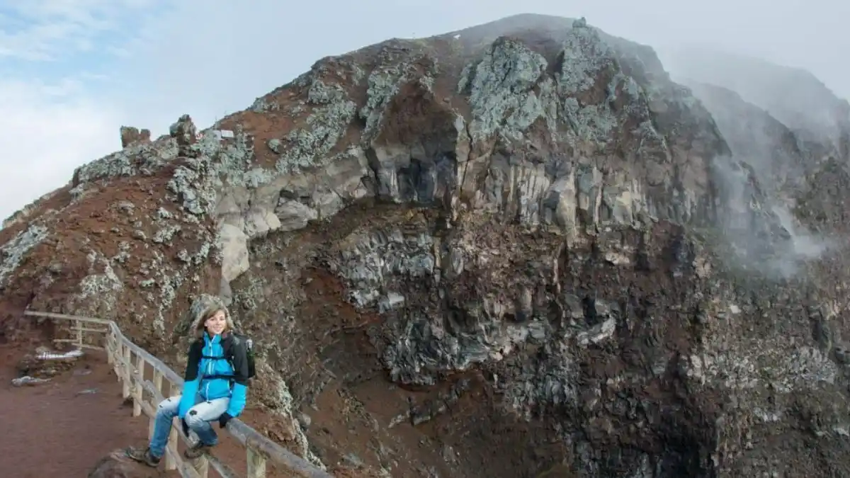 Un turista cayó en el cráter del Vesubio al intentar sacarse una selfi