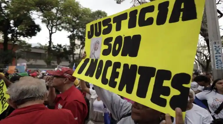 «BUSCAR una VIDA MEJOR no es  DELITO»: realizan recolección de firmas en rechazo a maltrato a migrantes en EE. UU.