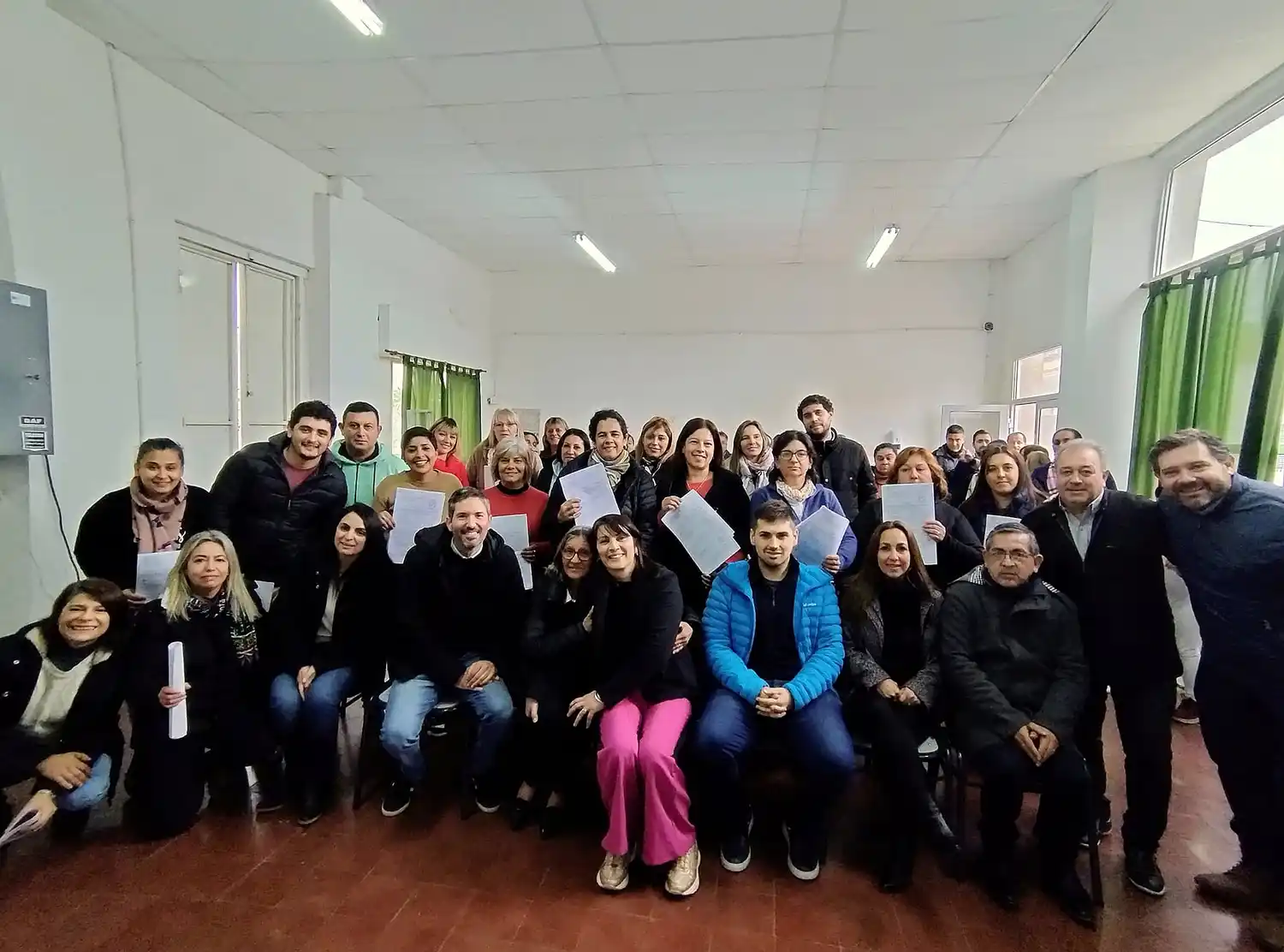 Cocineros y autoridades en la ceremonia de entrega de reconocimientos. (Fotos: DDE).