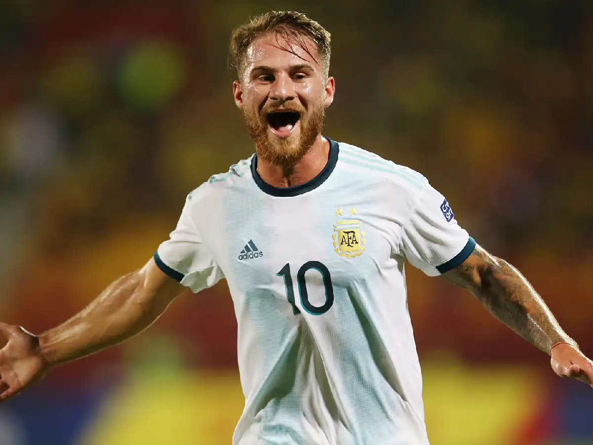 La selección de fútbol pone primera