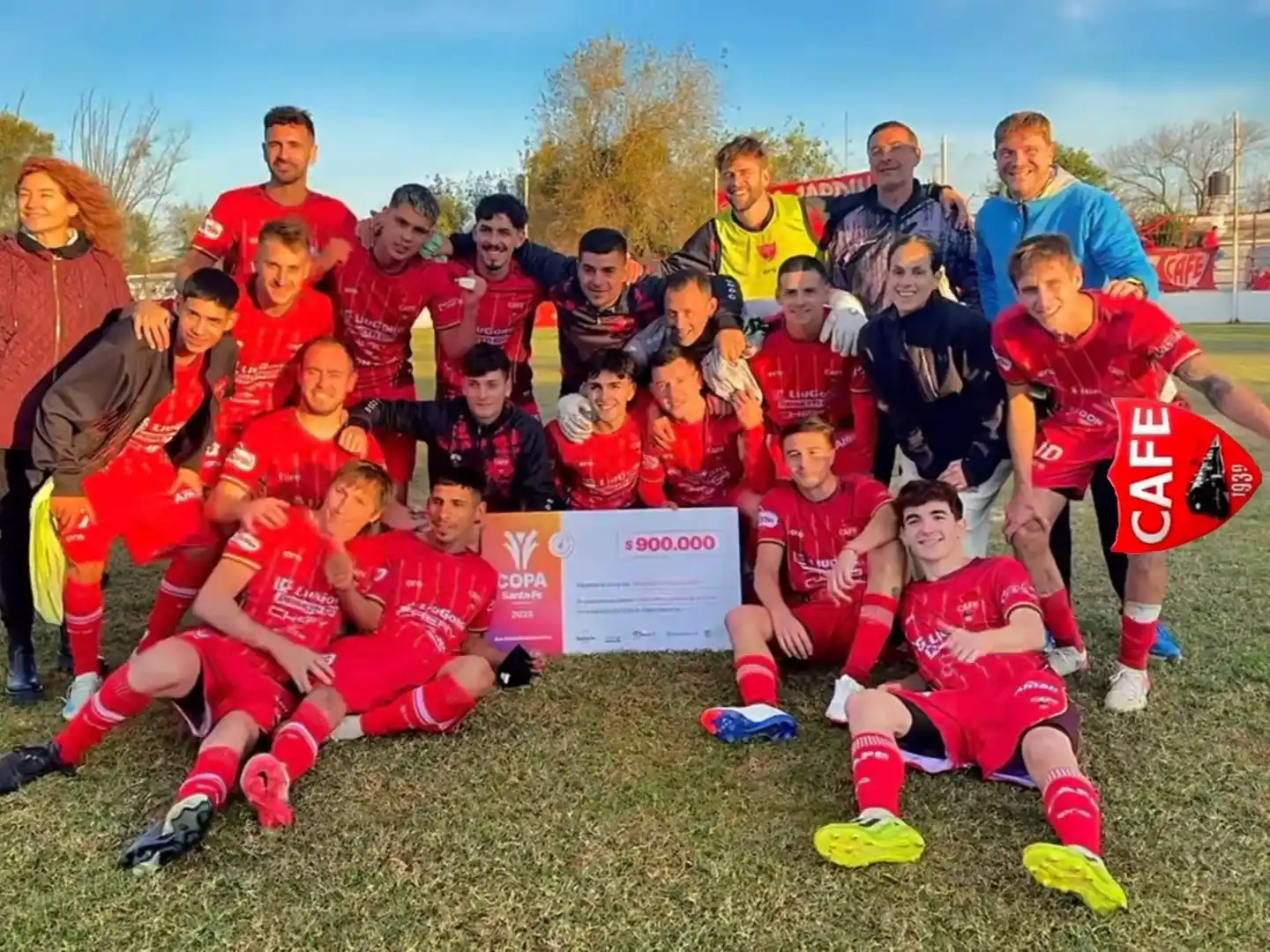 Ferro celebra su pase a la tercera fase de la Copa Santa Fe.Foto:IG CAFE