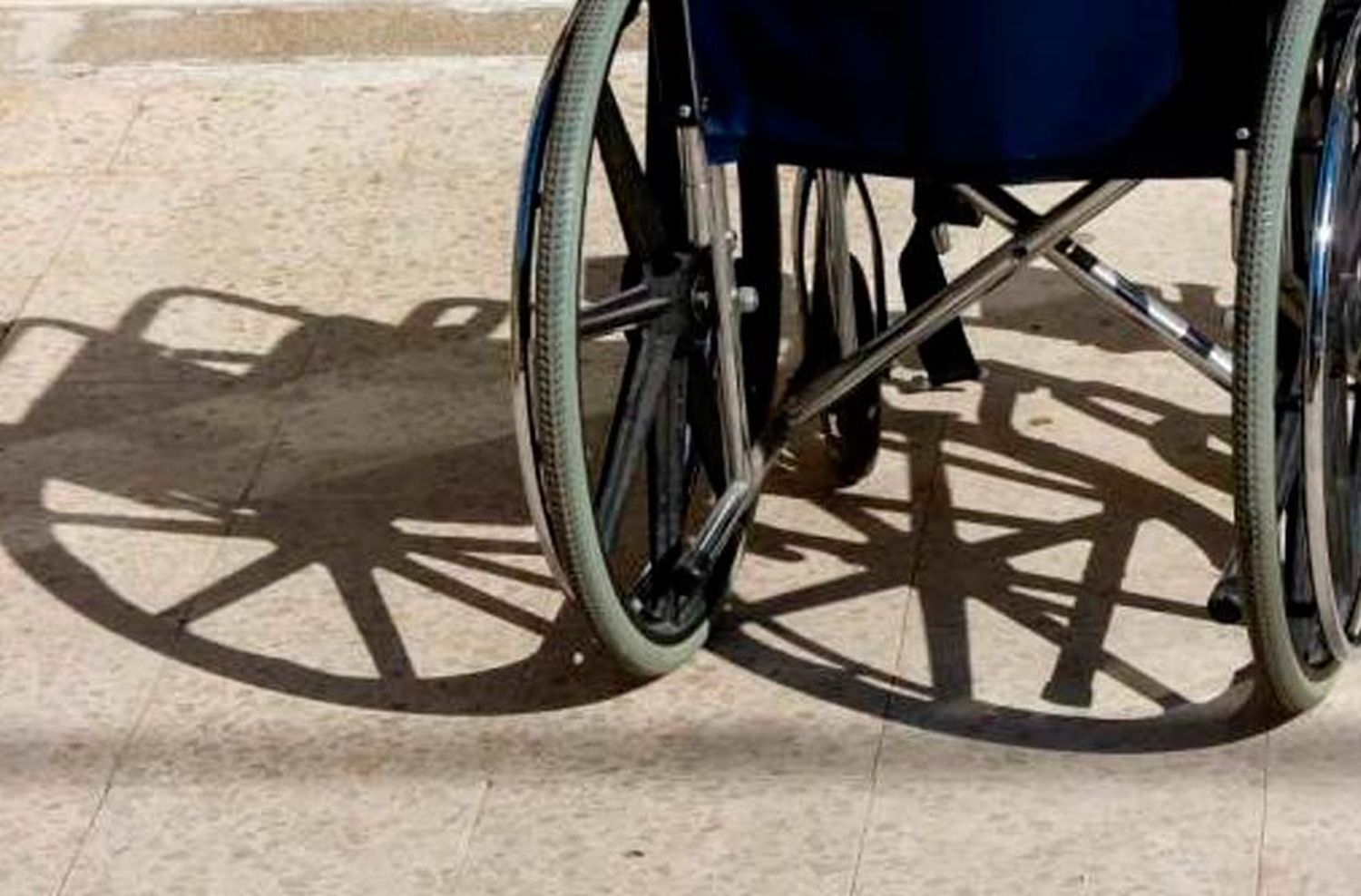 Le prohibieron el ingreso a un show por su silla de ruedas