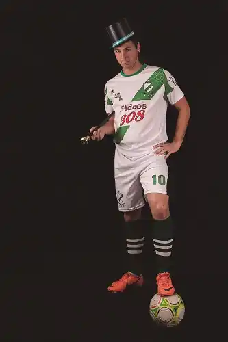 Cambio de frente: Mano a mano con Silvio Suzan, un procer con botines 