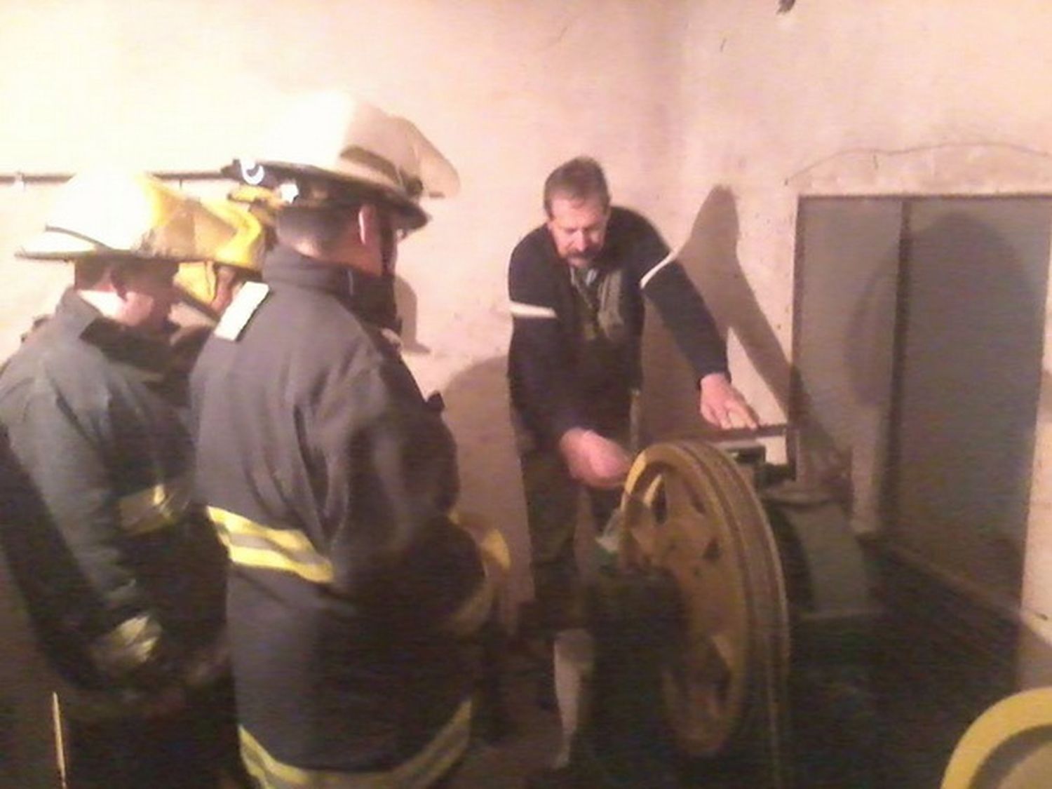 Bomberos Voluntarios realizó una práctica en el edificio Guini