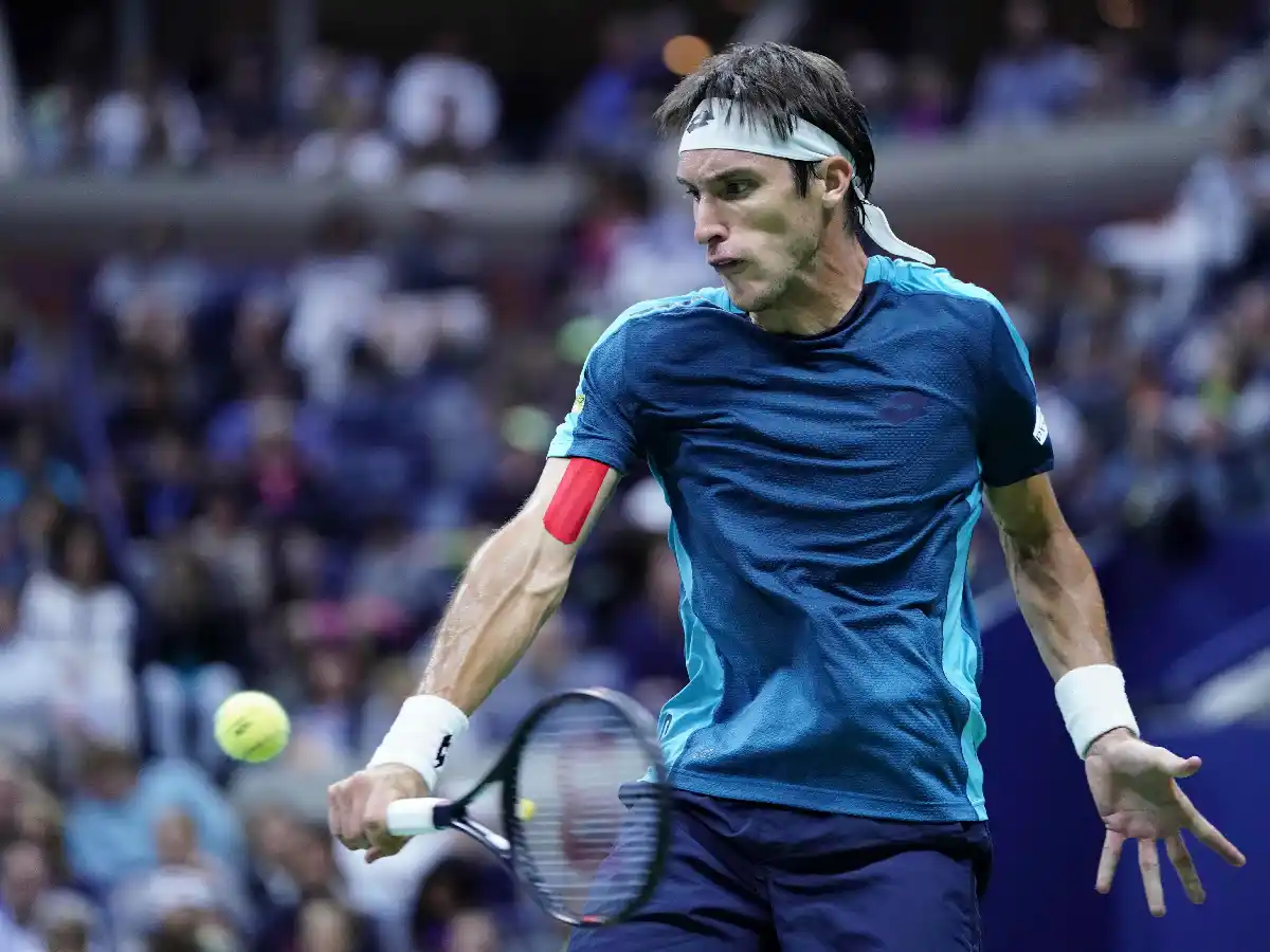 Mayer realizó donación en Corrientes