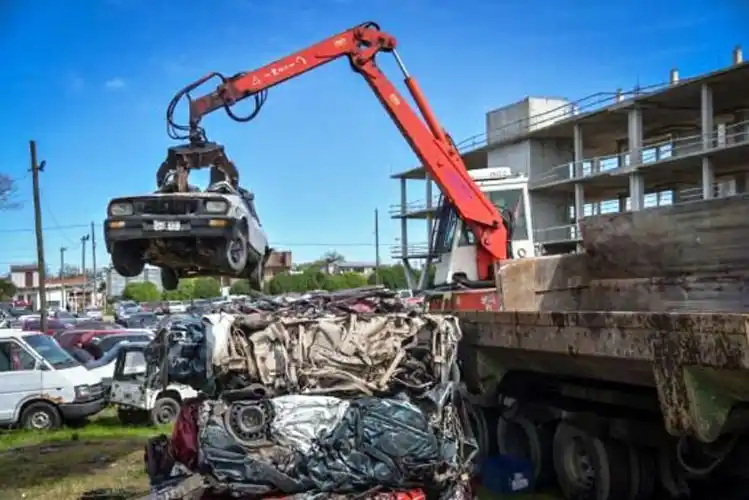 Compactaron 600 autos y 1.500 motos secuestrados en General Pueyrredón