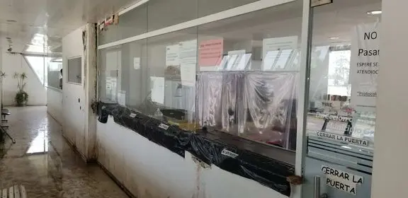 Denuncian mal estado de la oficina de Tránsito de Miramar: "Lagunas de agua y revoques cayendo"