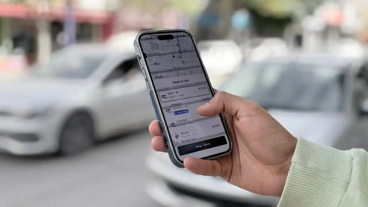 El sistema propuesta unifica en un mismo esquema normativo a taxis, remises y apps.