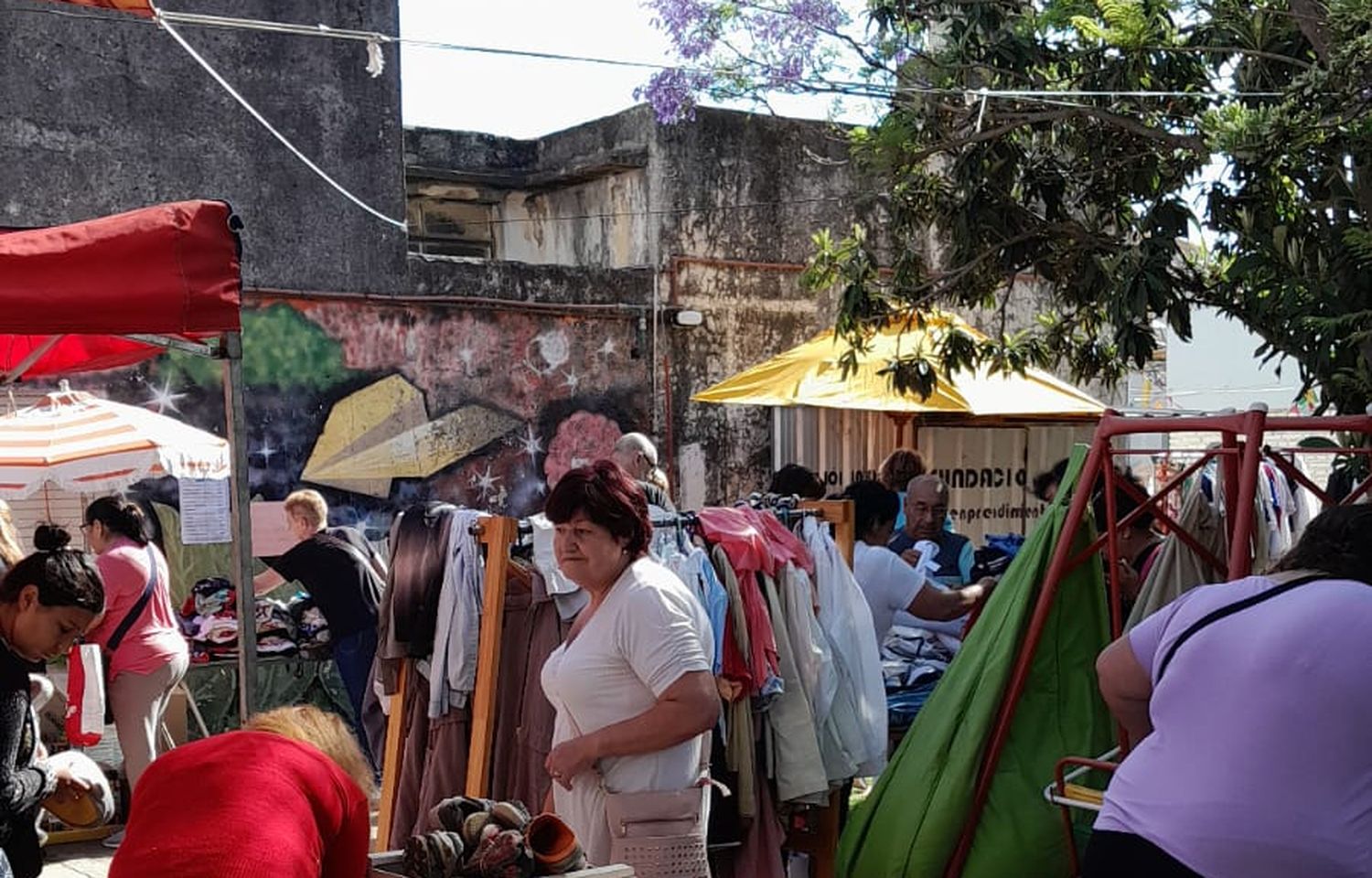 Las ferias americanas son una verdadera “cadena solidaria” en estos tiempos que corren. (Fotos gentileza: Infantia)