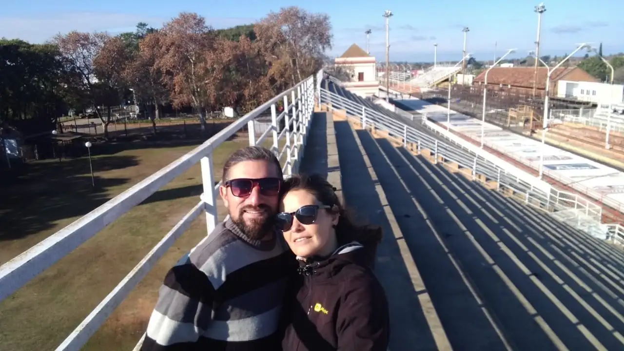 Viajan de Ushuaia a Alaska y pasaron unos días por Gualeguaychú 