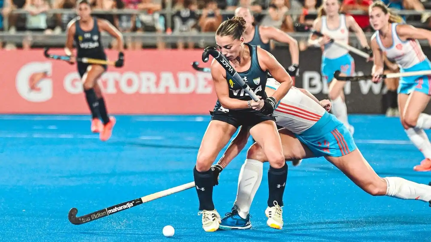Las Leonas, con Bruggesser, van por un lugar en la final