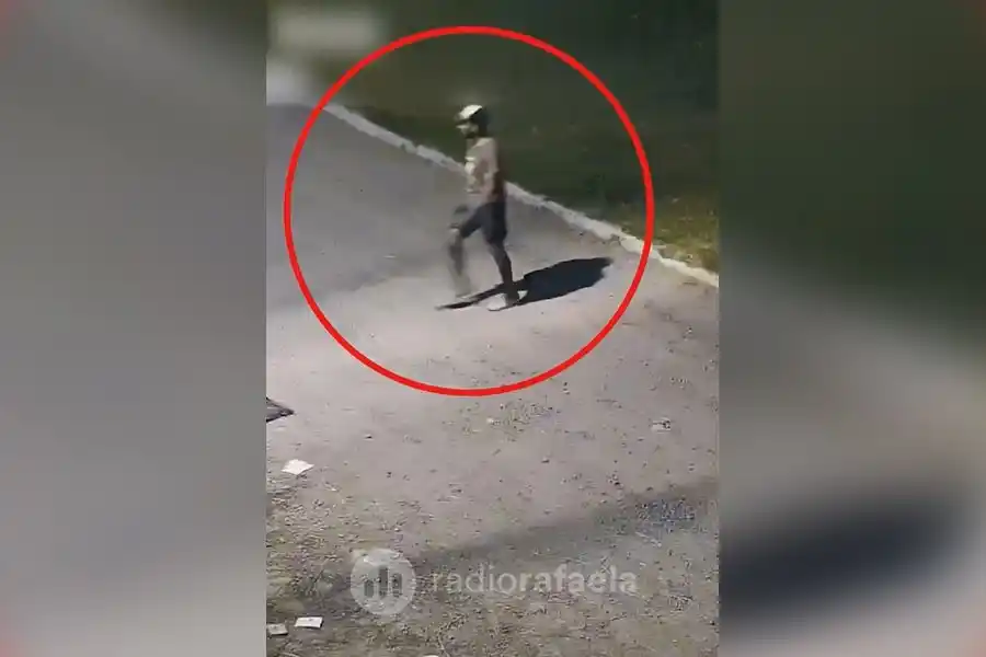 Saltando el tapial, se metió al patio de un domicilio en Barranquitas: lo vieron desde las cámaras