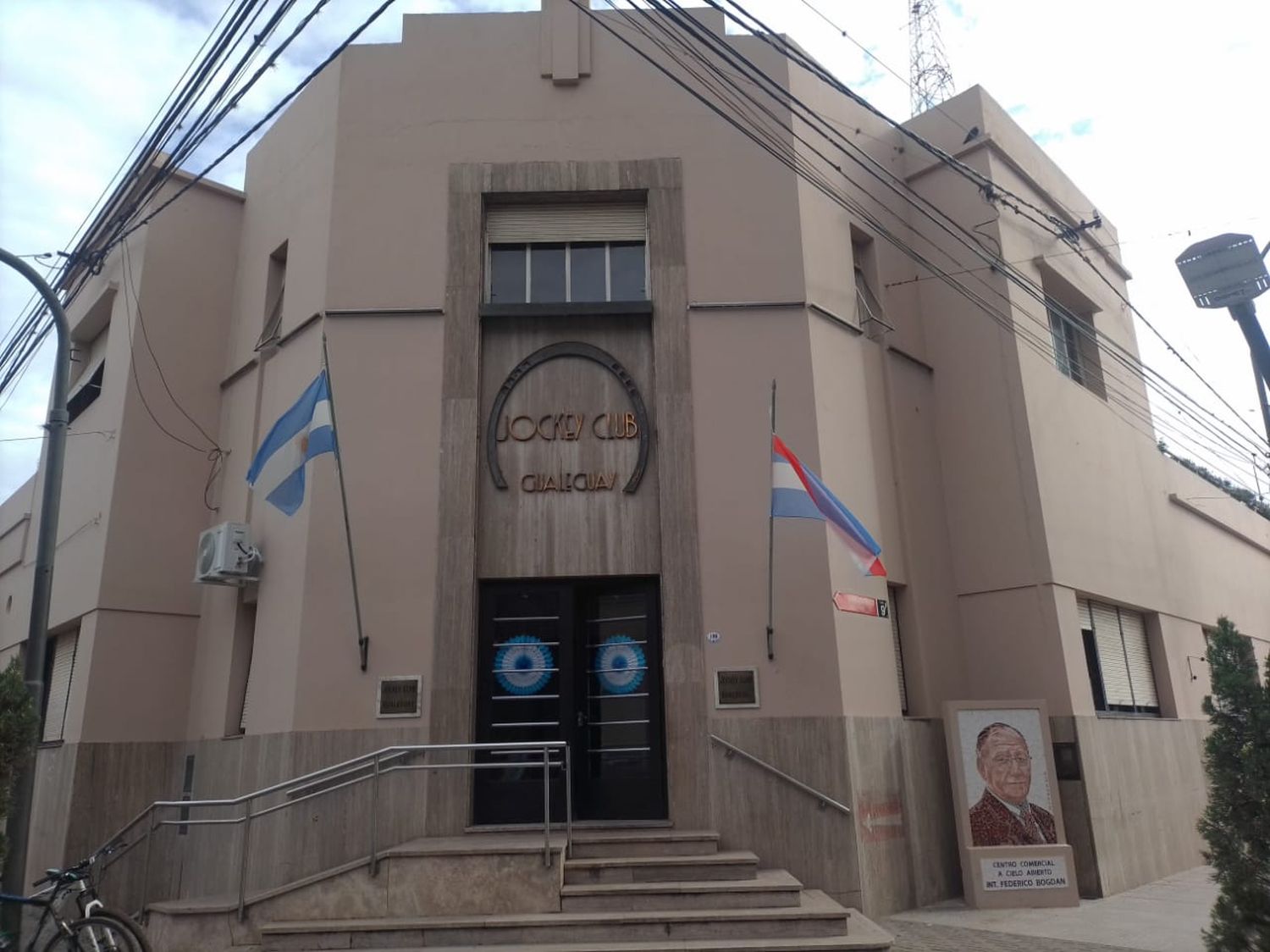 Frente de la sede social-