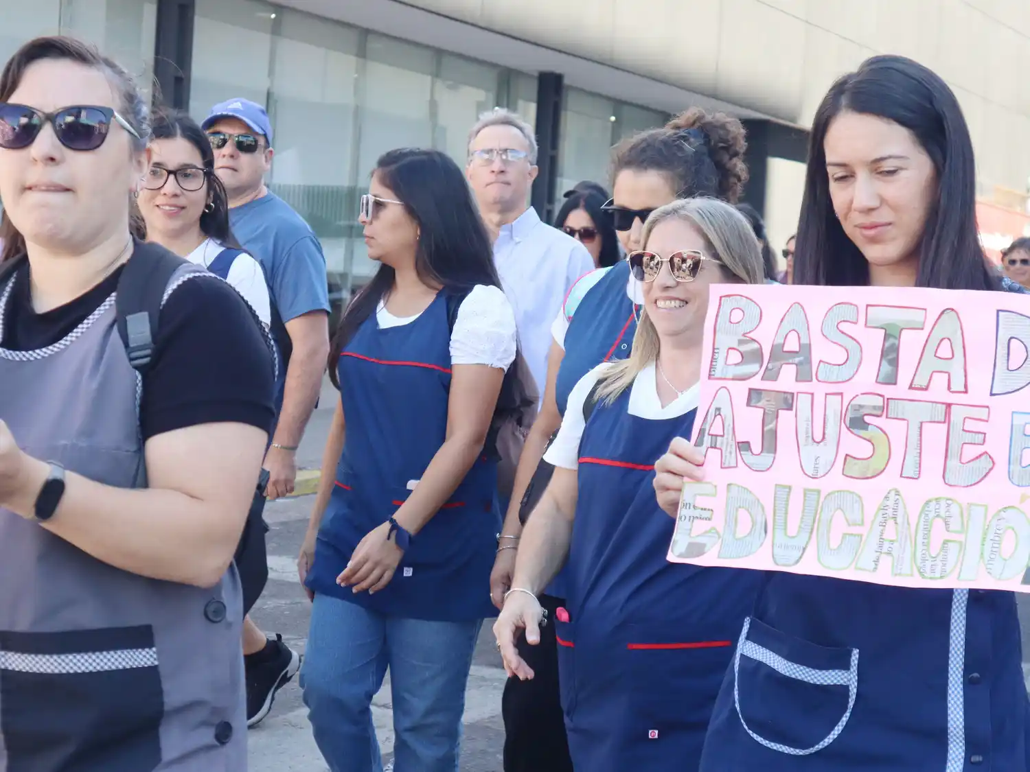 Docentes marcharon en Concordia hacia la Departamental de Escuelas