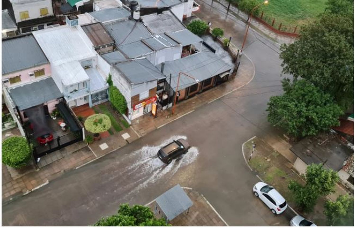 Corrientes bajo agua tras el temporal que abatió a la ciudad