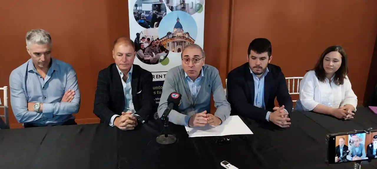 La plana mayor de la Bolsa de Comercio de Rosario desembarcó en el sur-sur. Foto: Sur24