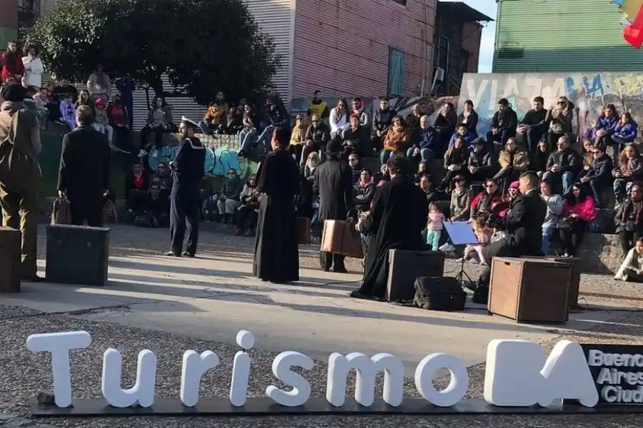 Desde el Observatorio Turístico estimaron que el número total de visitantes para estas vacaciones de invierno alcanzará el medio millón de visitantes, superando los más de 490 mil turistas que arribaron a la Ciudad durante el receso invernal de 2022.