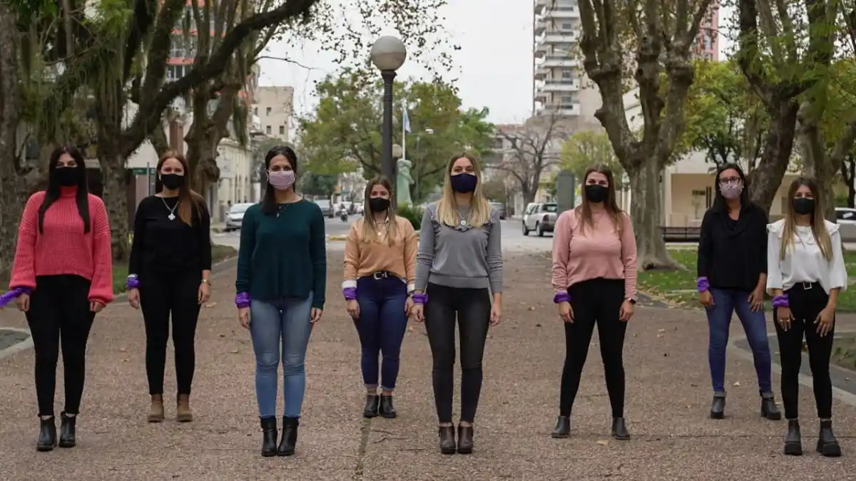 Casi todas las integrantes (algunas no pudieron estar) de Libertas, la primera organización jurídica feminista de la ciudad 