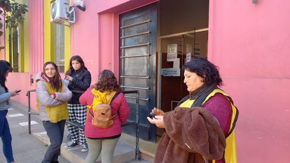 Protesta en el Vea: Walter Sánchez, secretario de Desarrollo Humano, recibió a los manifestantes del MIJD