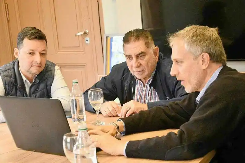 Jofré, con representante de empresa que
busca instalar franquicia en la ciudad