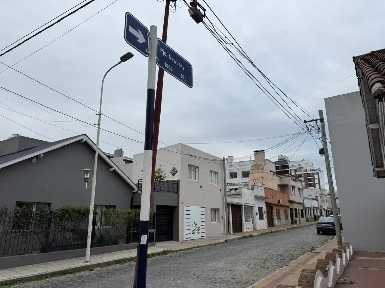 El pasaje Newbery. Tranquilo durante el día, complejo durante la noche de los fines de semana.