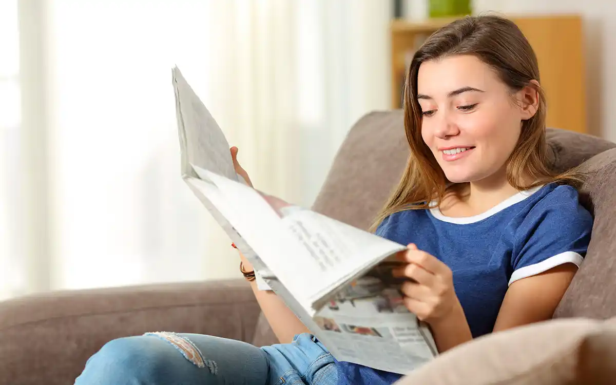 Mayor credibilidad y la posibilidad de desconectarse: Las razones por las que la Generación Z prefieren lo impreso