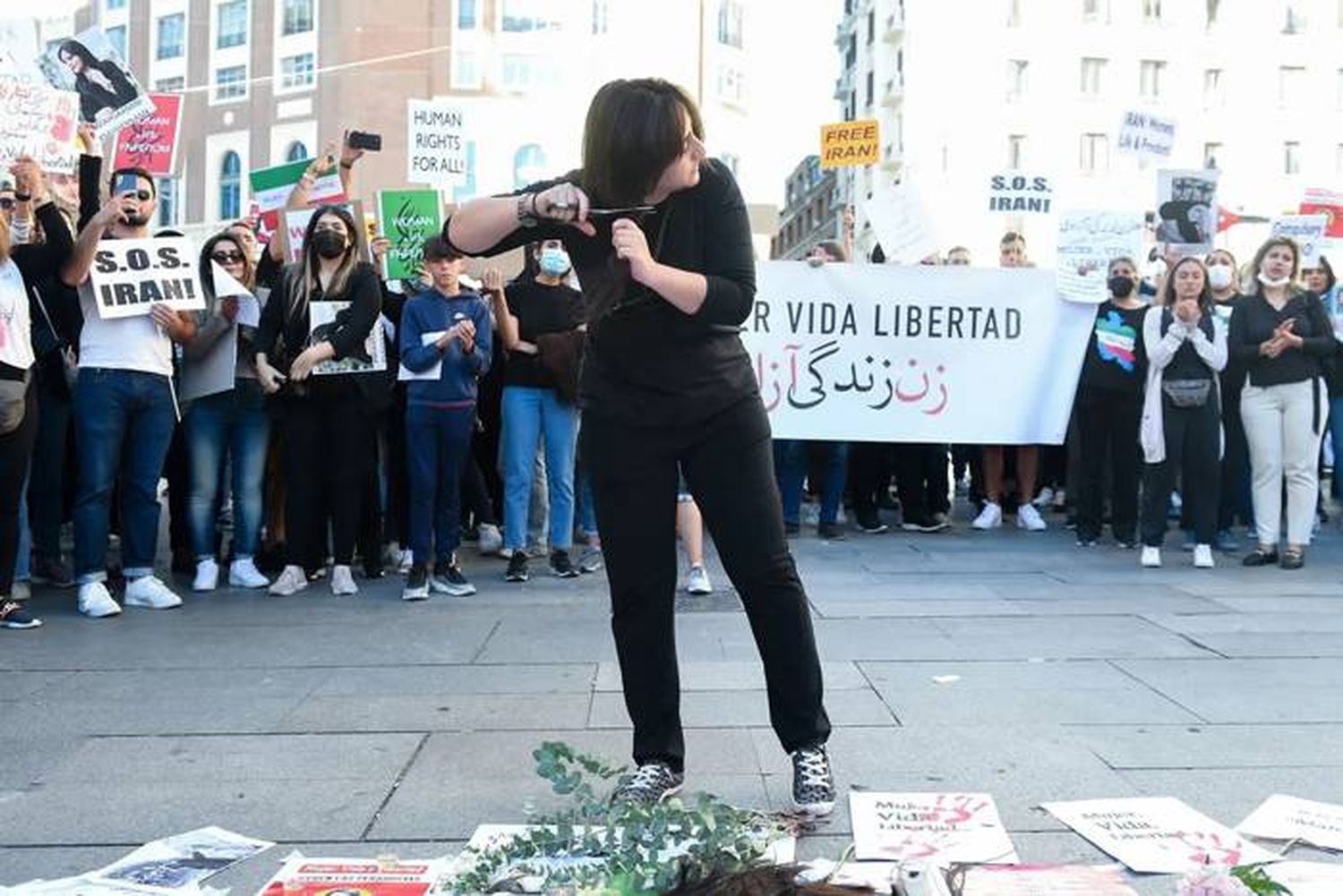 La policía vuelve a vigilar el uso  de velo dentro de los autos