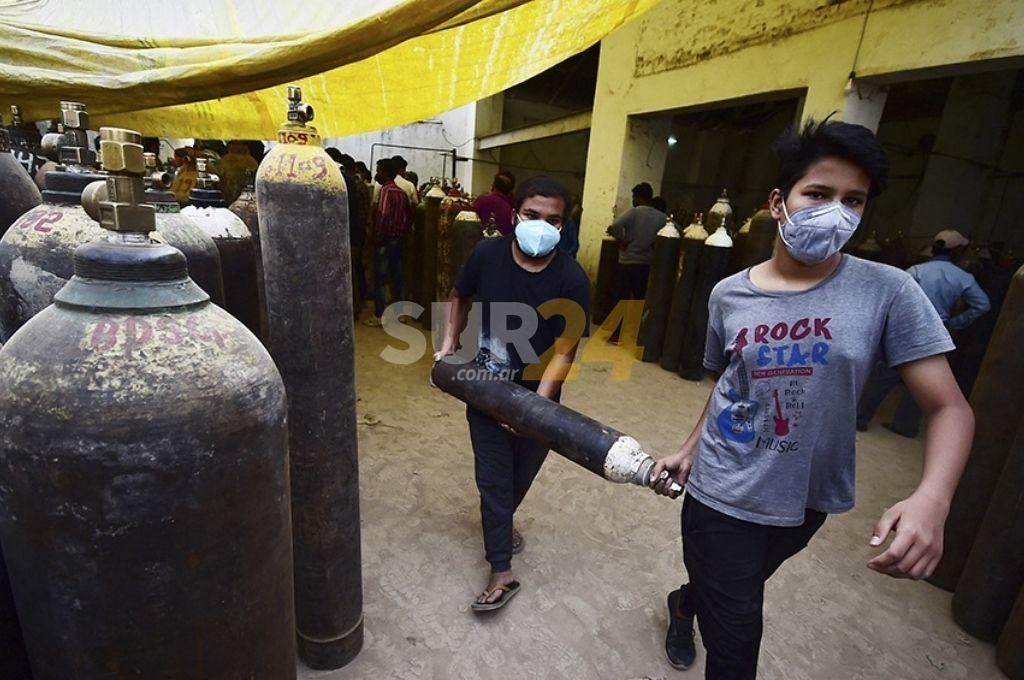 India: récord de más de 2.000 muertos y casi 300.000 casos