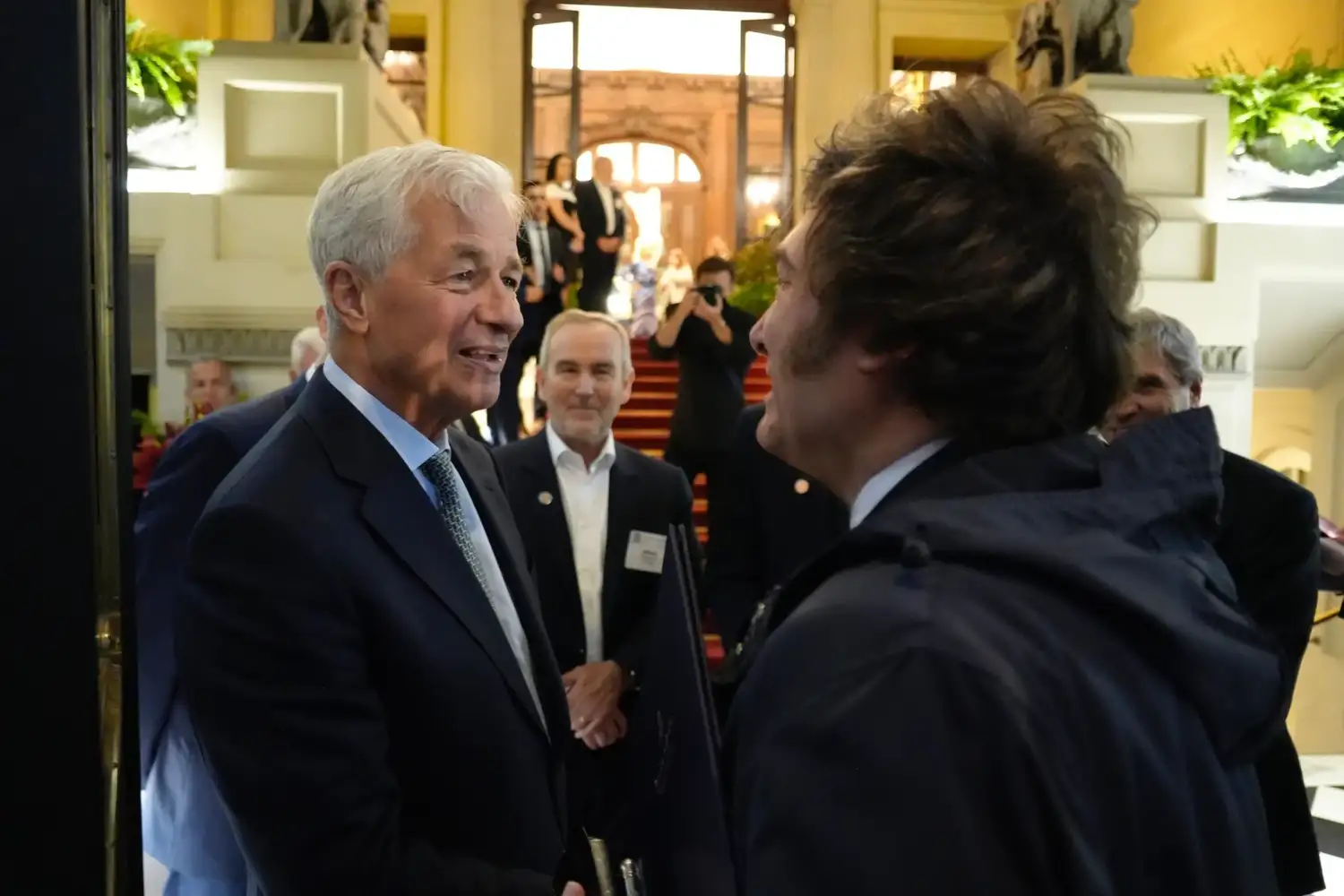 El CEO de JP Morgan, Jamie Dimon, junto a Javier Milei.