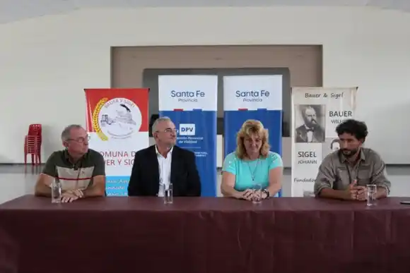 La Provincia firmó un convenio para la implementación del programa "Caminos de la Ruralidad" en Bauer y Sigel