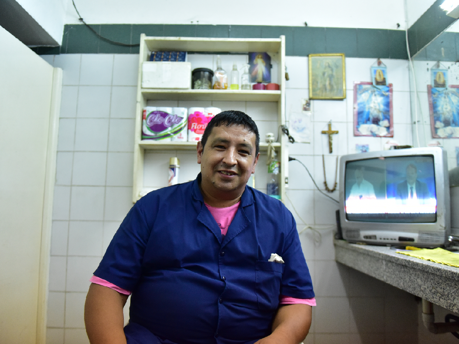Drogas, penurias y famosos: las historias que se escriben en los baños de la Terminal